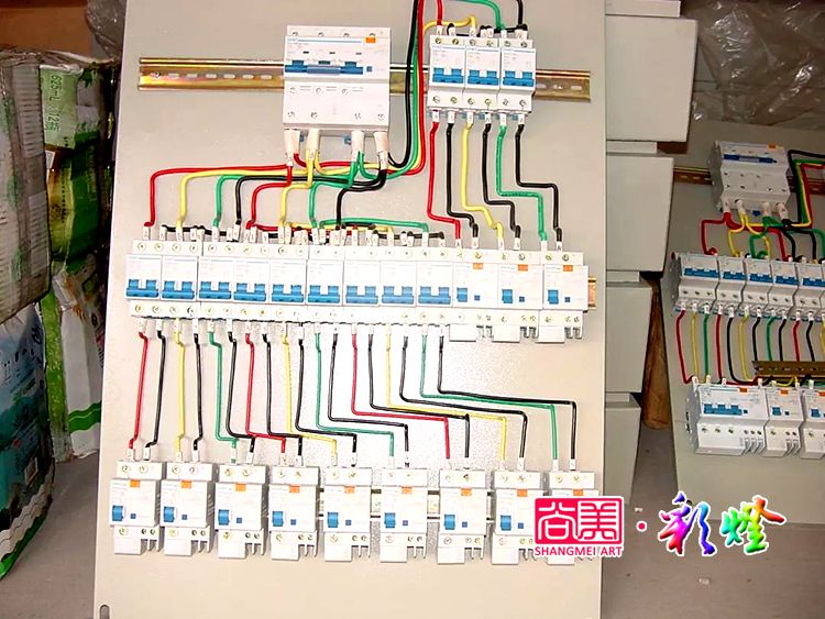 舉辦燈會(huì)用的彩燈是用三相電還是兩相電？